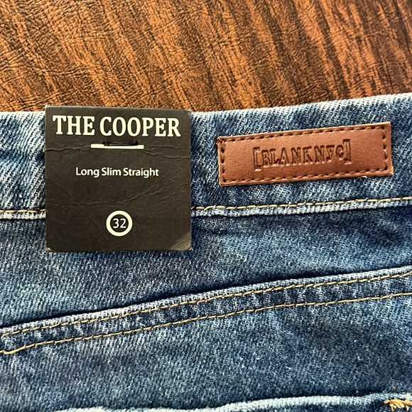 BlankNYC The Cooper NWT Straight leg jeans with side leg slit. - Picture 9 of 10